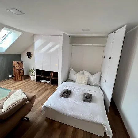 Loftovy Apartman Laura