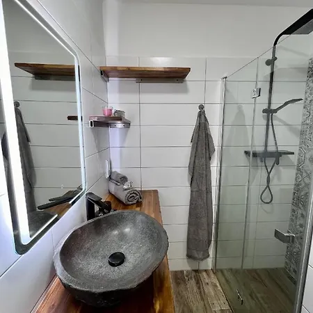 Loftovy Apartman Laura